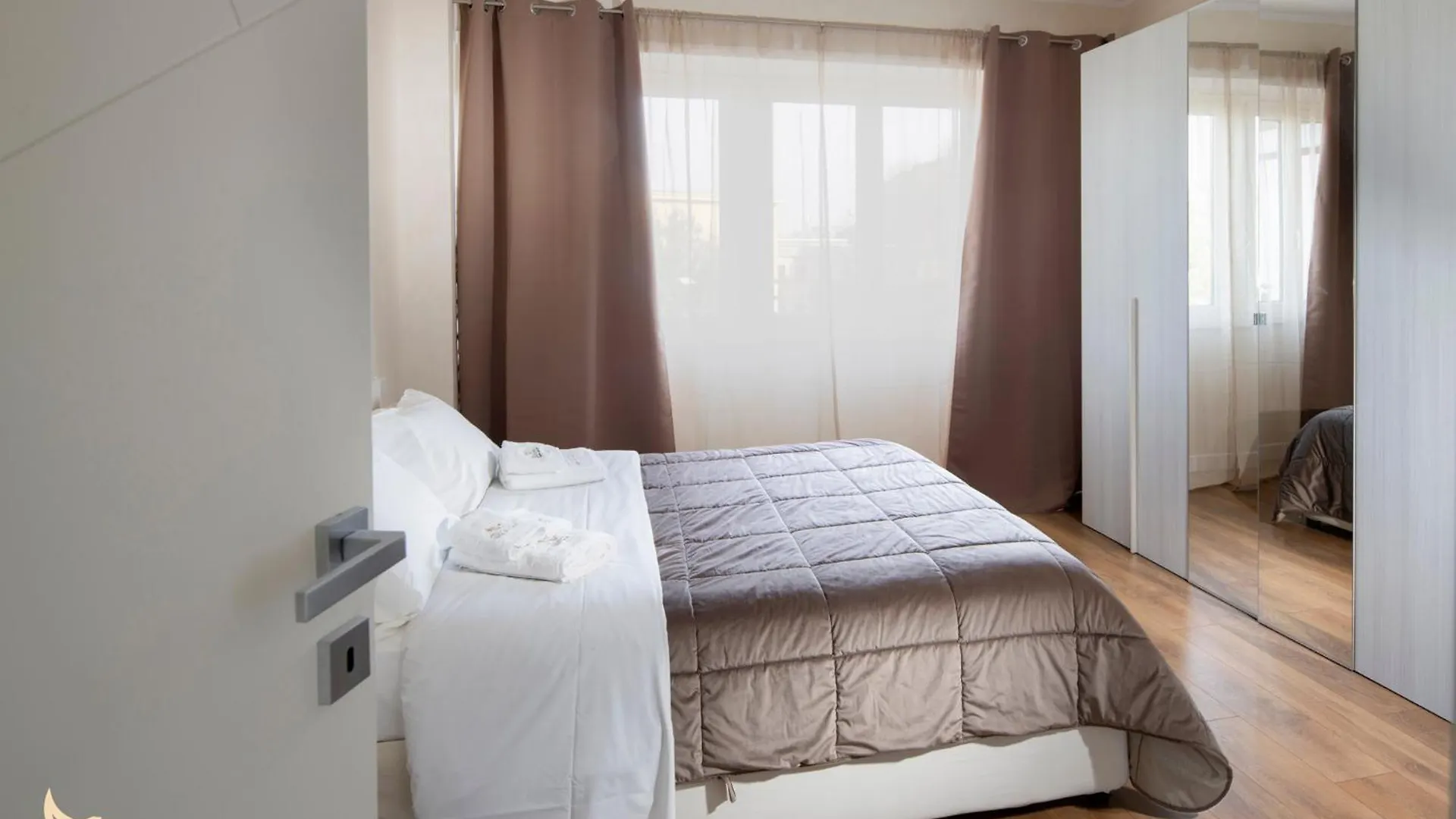 Mr Brown Home And Suites Rome 3*,