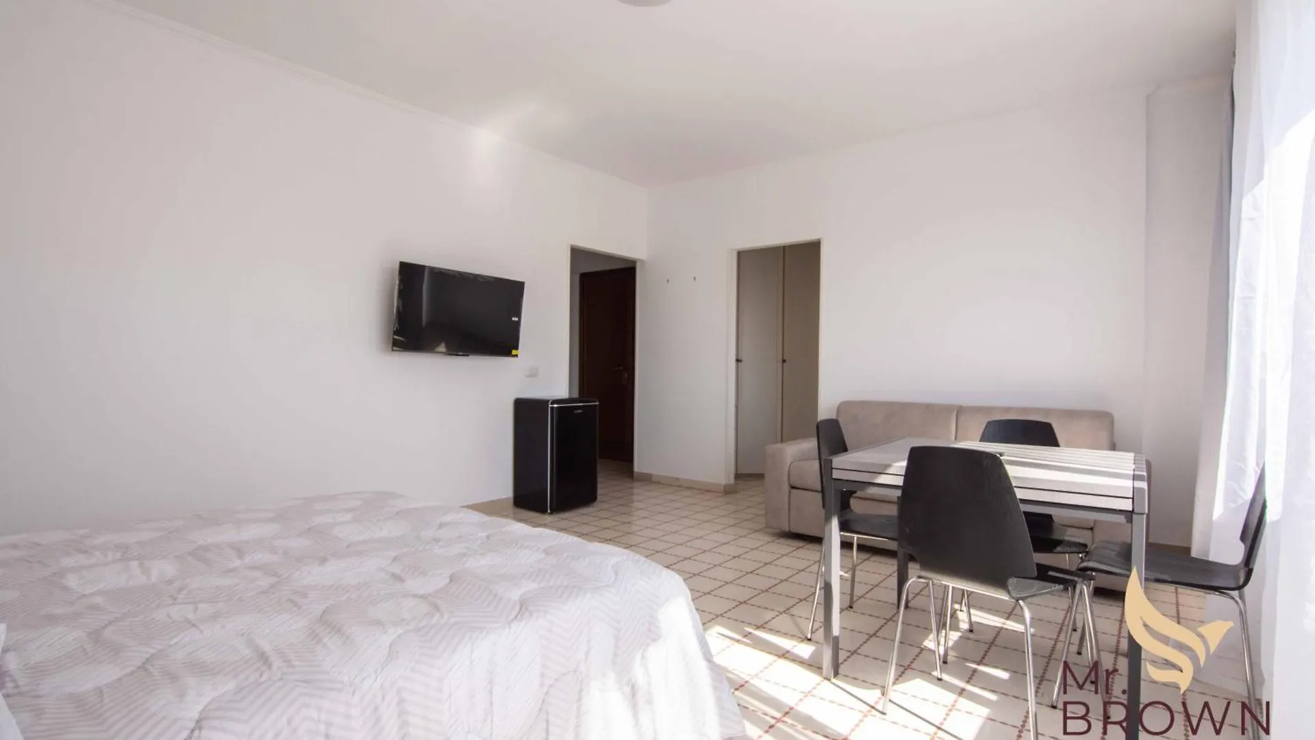 Mr Brown Home And Suites Rome 3*,