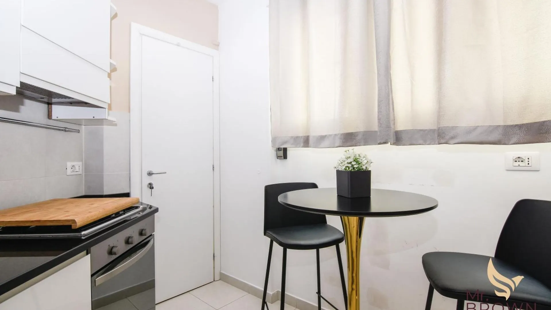 Mr Brown Home And Suites Roma 3*,